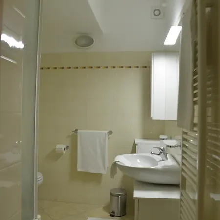 Apartamento Residenza Cece' Lecco Habitación foto